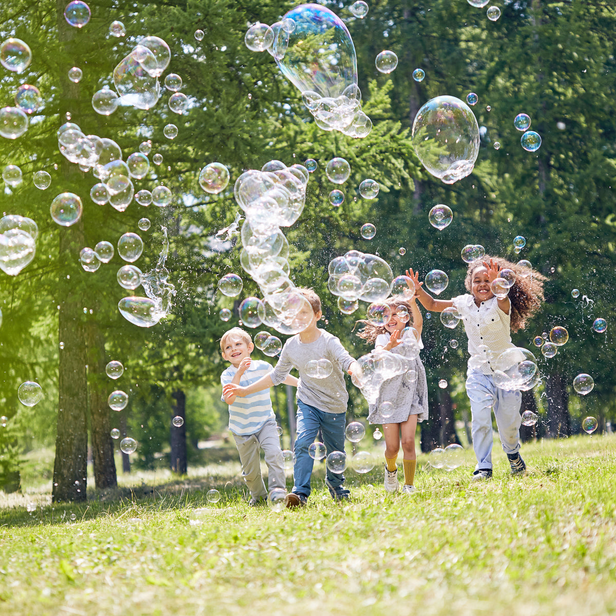 Friction Light-Up Bubble Gun – Shoots Continuous Bubbles!