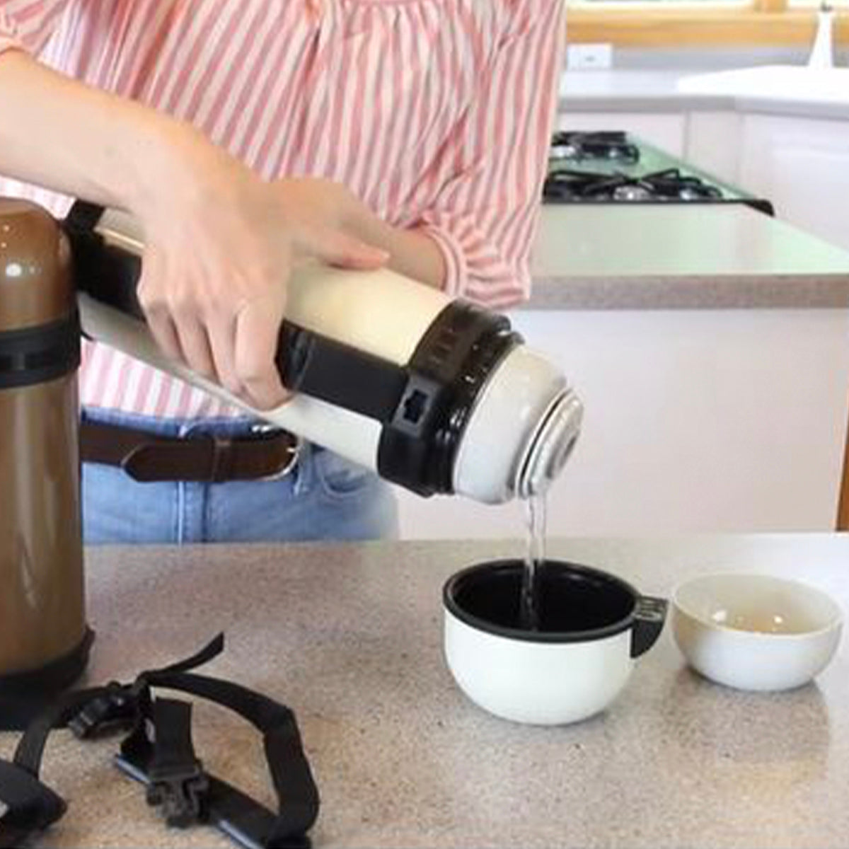 Timolino 40oz Vacuum Seal Stainless Steel Bottle – Foldout Handle