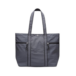 Spacious dark gray canvas tote bag with a zipper and two front pockets, featuring long handles for easy carrying. The bag showcases a simple yet sturdy design, ideal for everyday use.